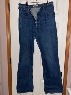 Levi’s Premium Ribcage Bootcut style jeans women’s size 32